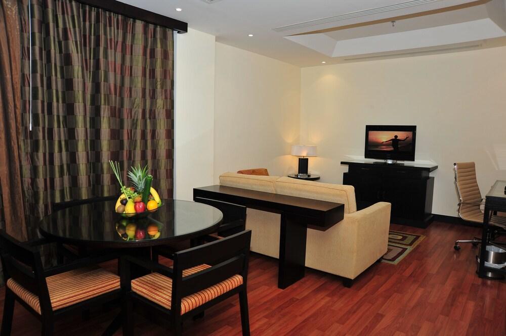 מלון Crowne Plaza Al Khobar By Ihg מראה חיצוני תמונה Suite room at the hotel