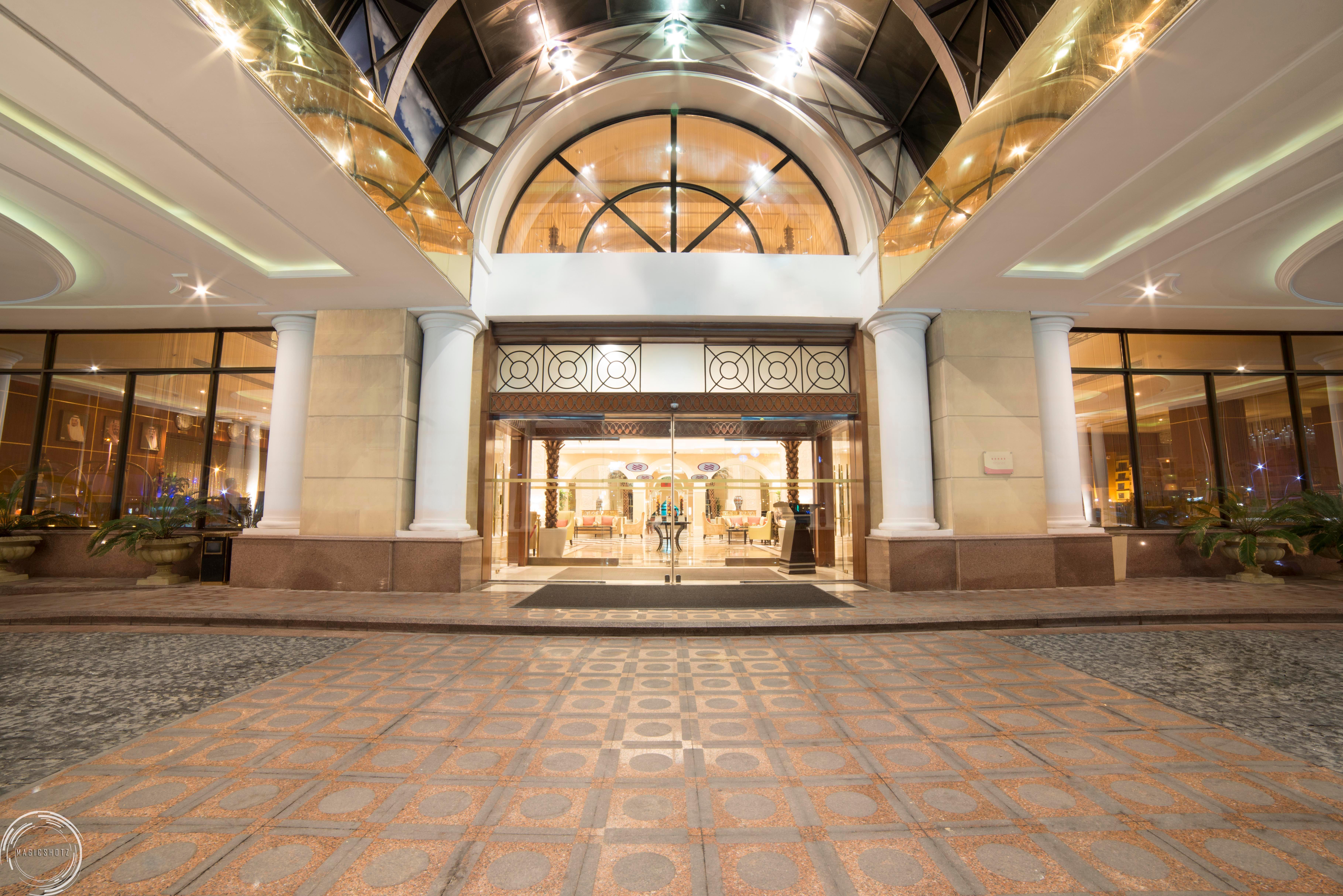 מלון Crowne Plaza Al Khobar By Ihg מראה חיצוני תמונה Entrance to the hotel