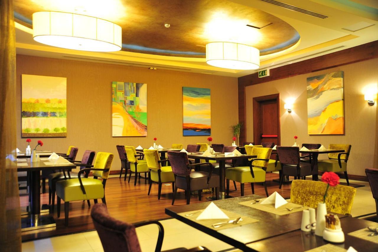מלון Crowne Plaza Al Khobar By Ihg מראה חיצוני תמונה The interior of the restaurant
