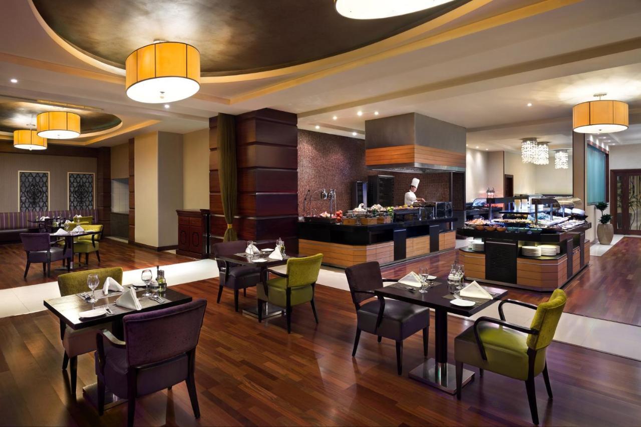 מלון Crowne Plaza Al Khobar By Ihg מראה חיצוני תמונה The restaurant