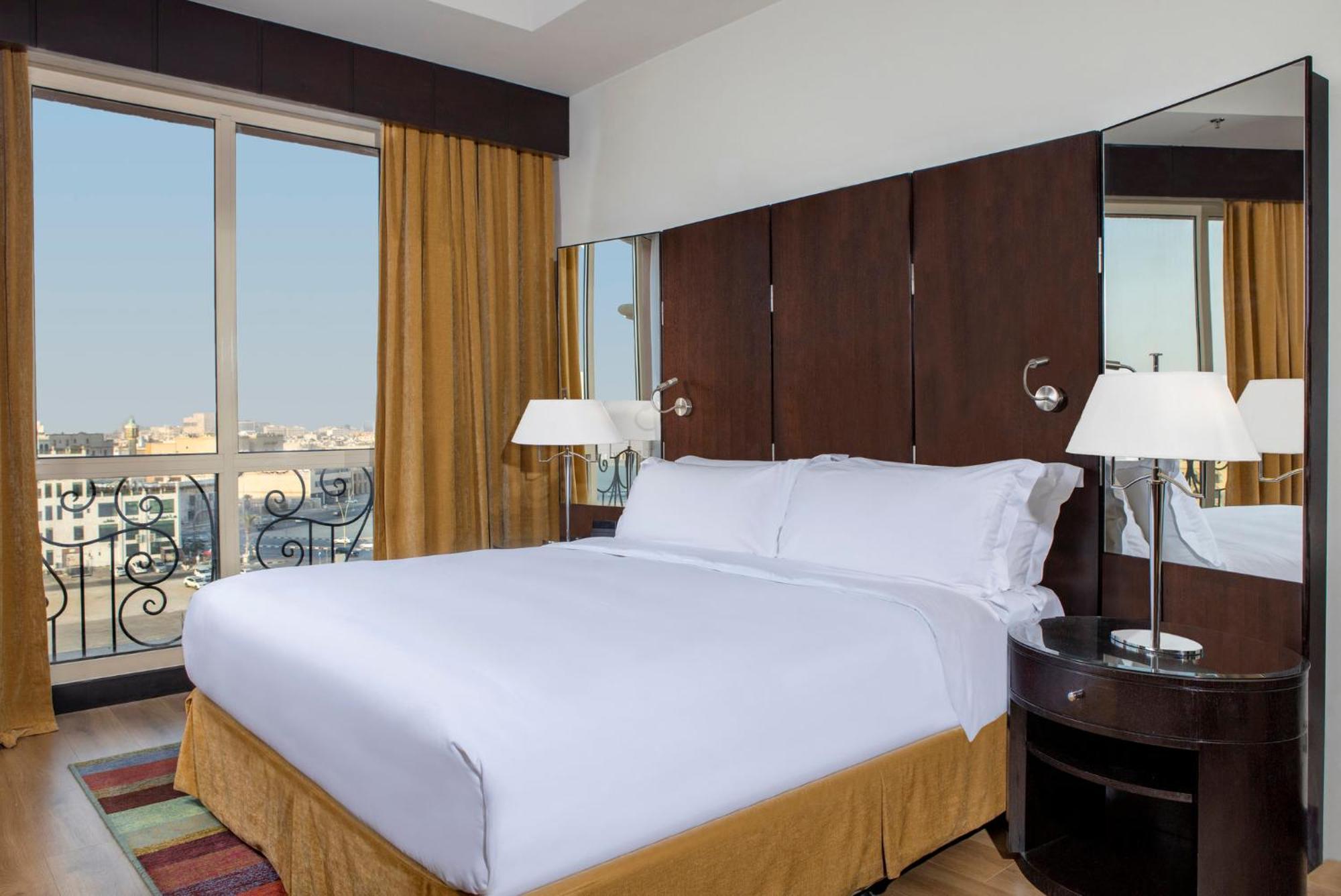 מלון Crowne Plaza Al Khobar By Ihg מראה חיצוני תמונה A bedroom at the hotel