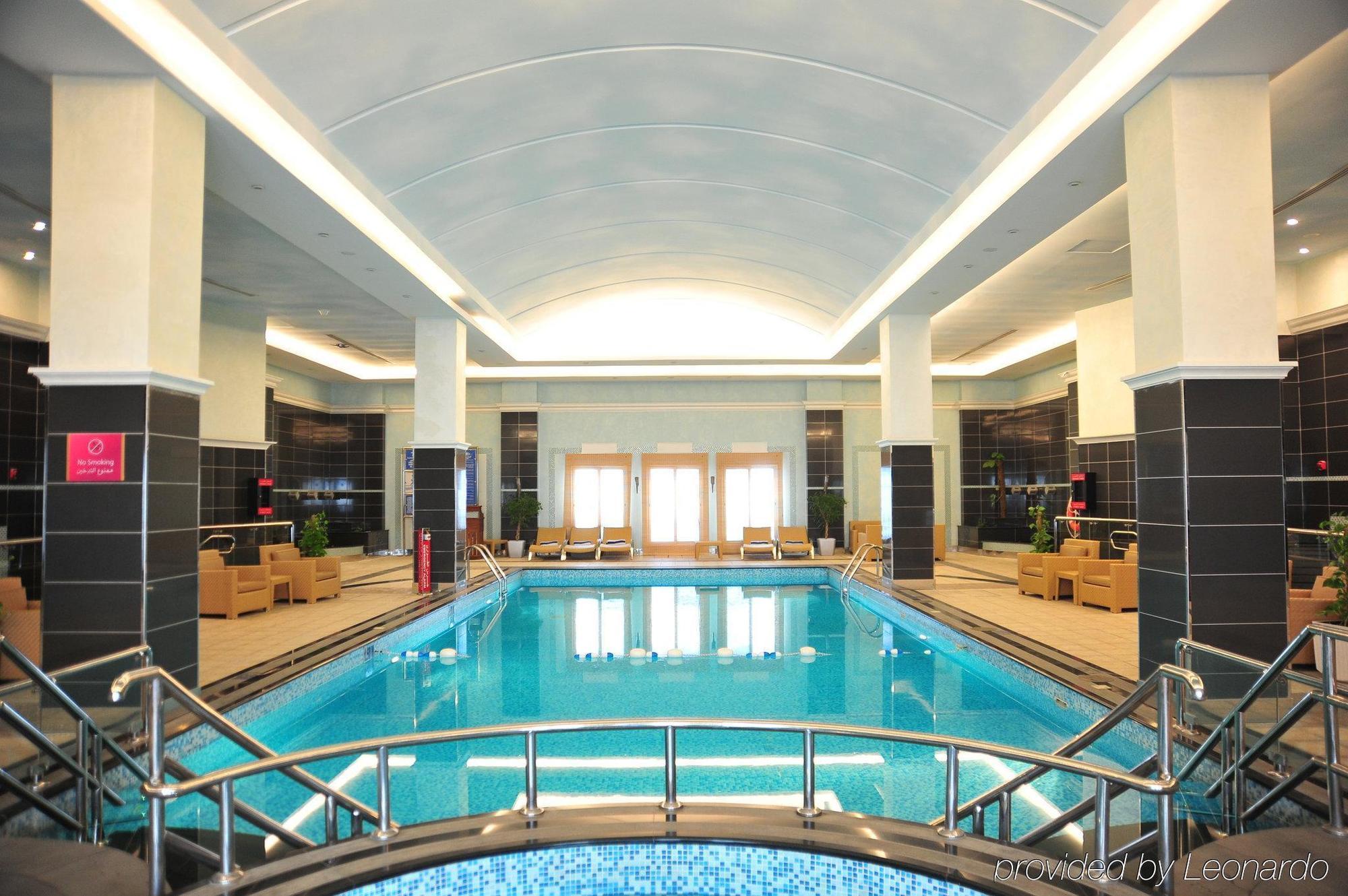 מלון Crowne Plaza Al Khobar By Ihg מראה חיצוני תמונה The pool at the hotel